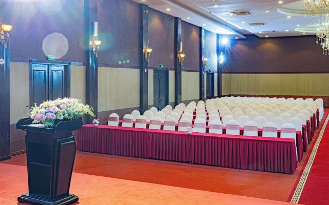 May Plaza Hotel