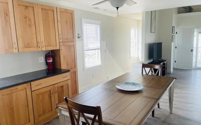 Ww407 West Tacony Avenue, 3rd Floor