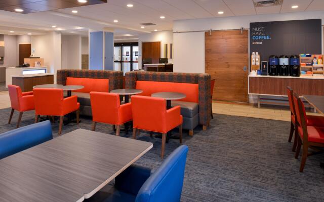 Holiday Inn Express Hotel & Suites Indianapolis Dtn-Conv Ctr, an IHG Hotel