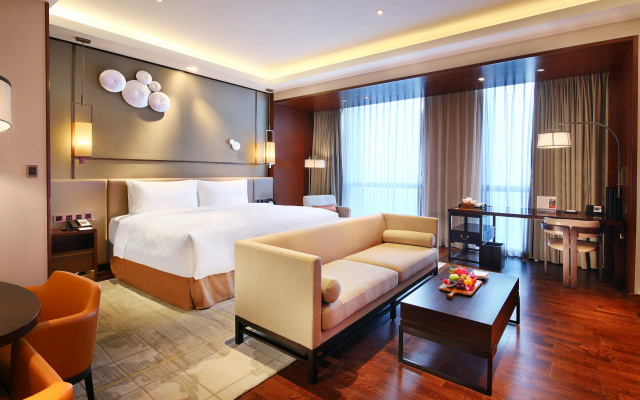 HUALUXE Wuxi Taihu by IHG – Guest Rooms – Wuxi