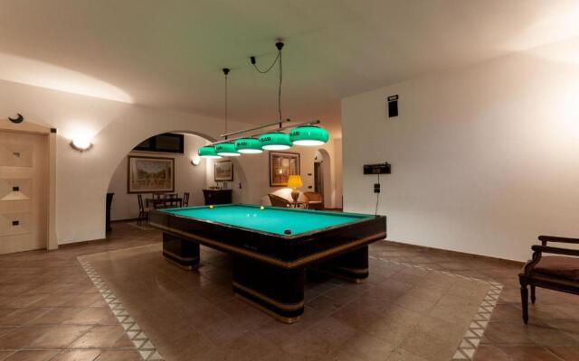 Villa piscina, campo calcetto, tennis, sauna m850