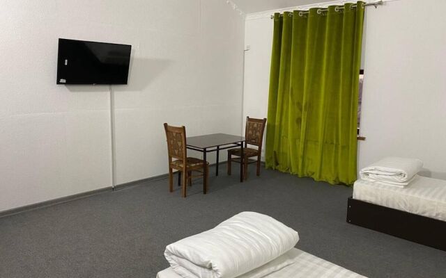 Green Apple Hotel