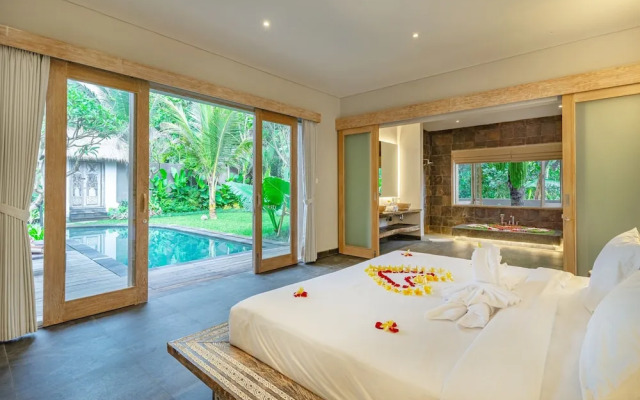 Brand New luxury 3BR Villa Ethnic Ubud 2