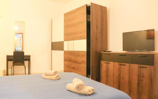XL Central Home - Sleeps 10 people