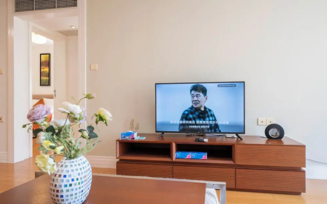 Tyms Cozy 2BR 1BA Apt Near Metro