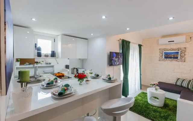 A1 - Modern Luxury apt w. 2 Balconies & sea View