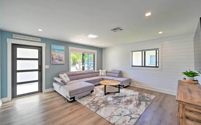 Walk to Beach: Getaway w/ Pool in Naples!