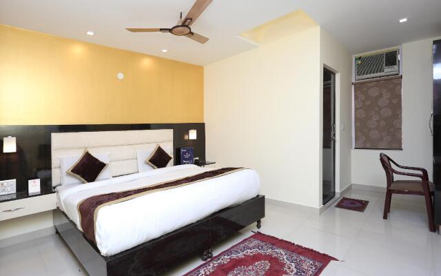 OYO 12833 Century Grand