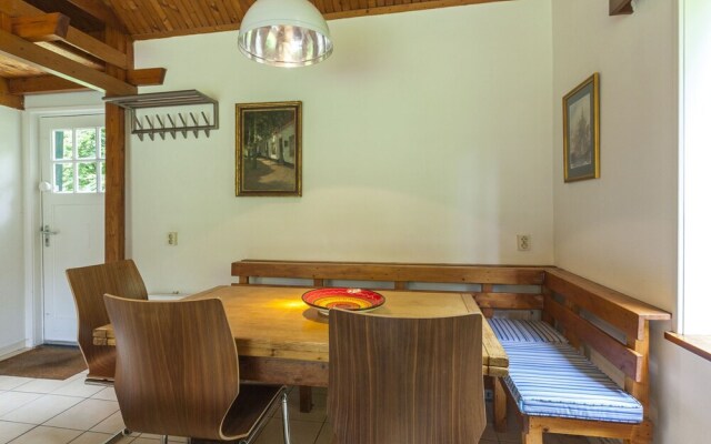 Attractive Holiday Home in Vrouwenpolder With Fenced Garden