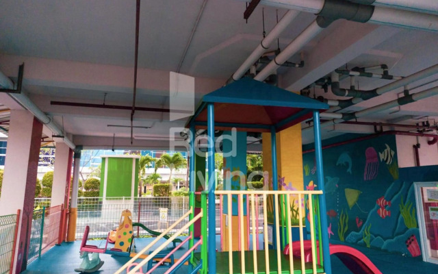 RedLiving Apartemen Green Pramuka - Family Group Tower Orchid