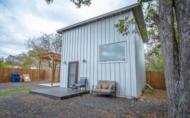 Guest House with Loft near Downtown