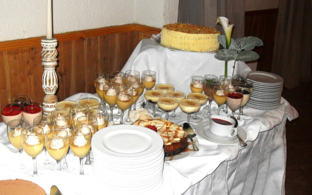 Borde Lago Hotel