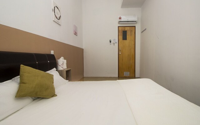 The Traveler Home by OYO Rooms