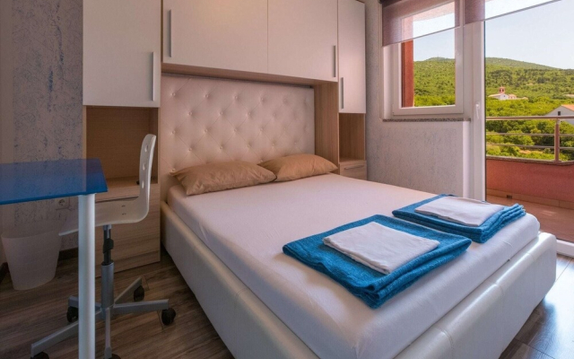 Spacious House Apartment With Swimming Pool & Sea View