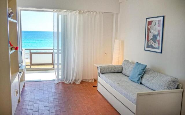 Sunny Bay, beachfront 1-bdrm apartment