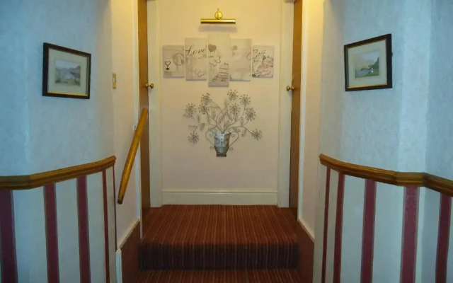 Lakes Lodge