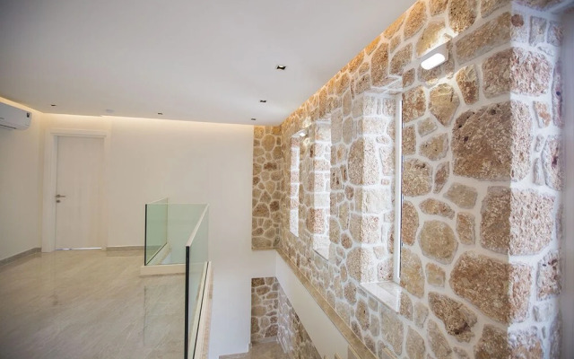 Villa Lamer by Akdenizvillam