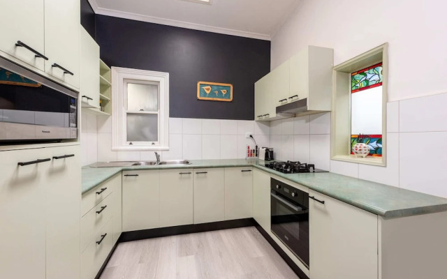 Unique 2BR Converted Storefront APT in Alphington!