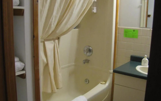 Quiet Bay Inn & Café