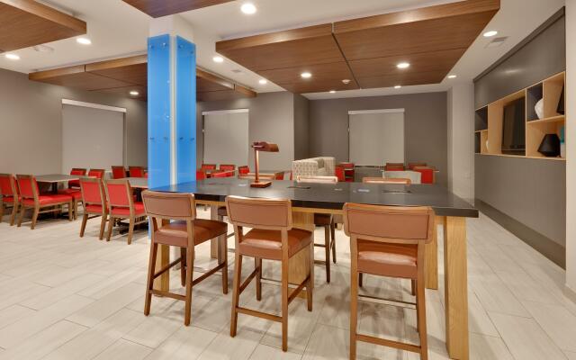 Holiday Inn Express Hotel & Suites Dallas - Duncanville by IHG