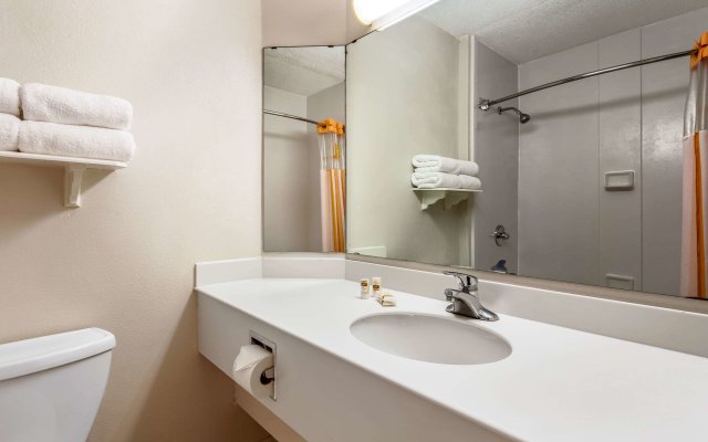 La Quinta Inn & Suites by Wyndham St. Pete-Clearwater Airpt