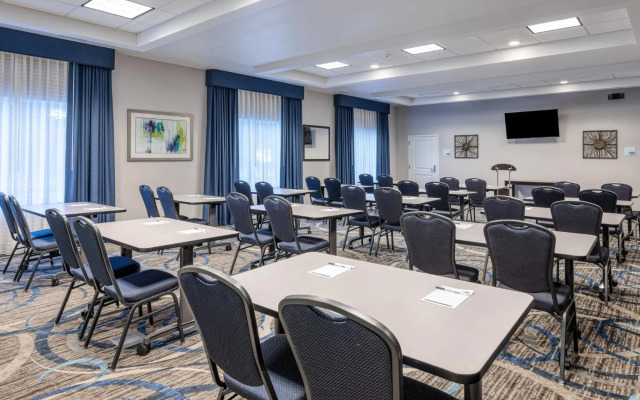 Holiday Inn Express & Suites Edwardsville by IHG