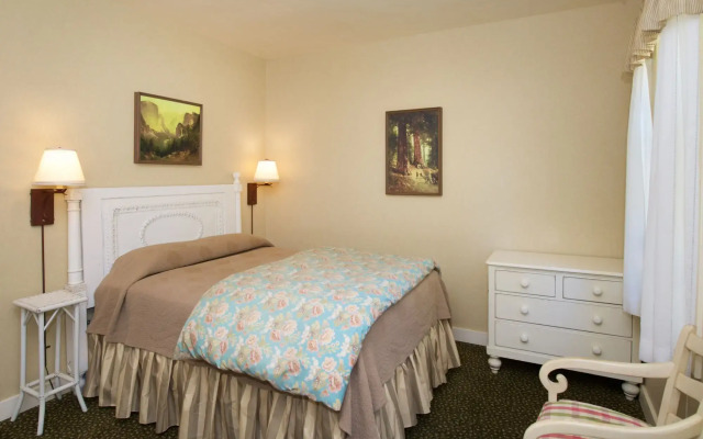 Wawona Hotel