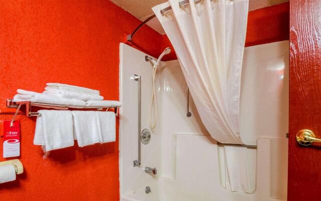 Econo Lodge Interstate 35 Exit 183