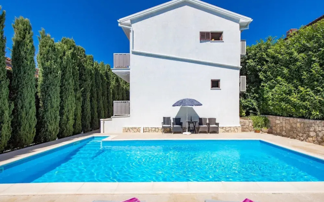 House Rose With Private Pool And Garden