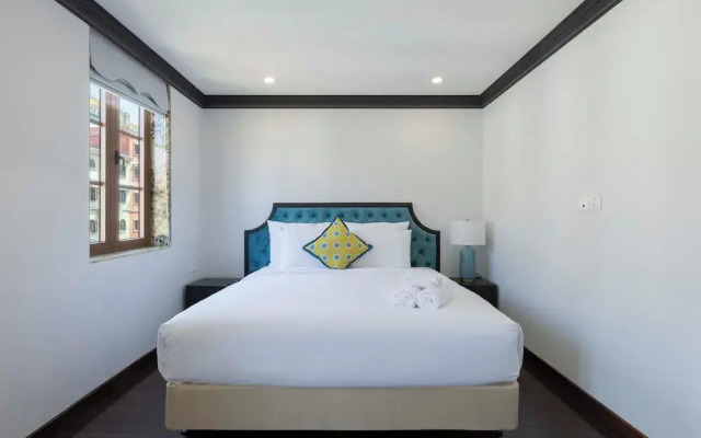 The Room Hotel Sunset Town