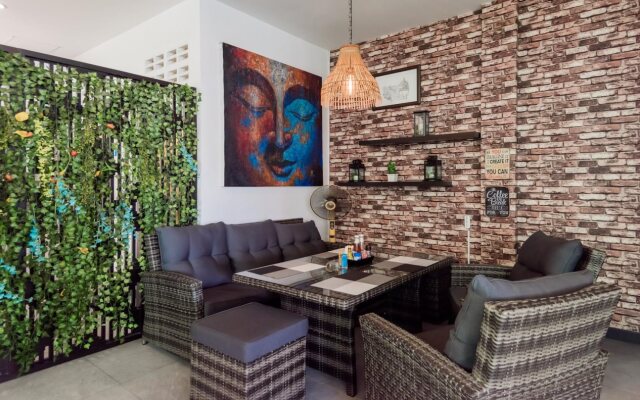 Hallo Patong Hotel & Restaurant