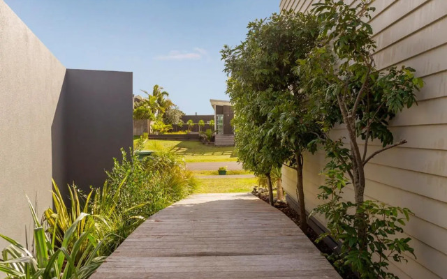 Modpod on The Tee - Matarangi Holiday Home