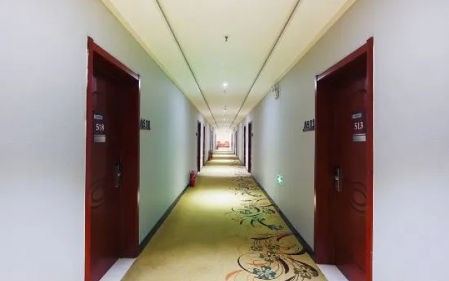 Yue Hotel (Baoding Mancheng Huiyou Shopping Mall)