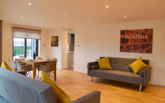 3 Bedroom Apartment With Private Roof Terrace