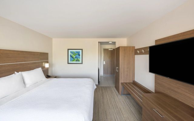 Holiday Inn Express & Suites Phoenix East - Gilbert by IHG
