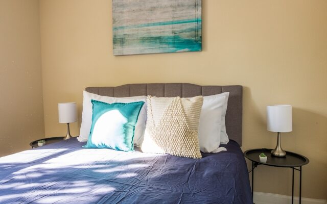 Sunny Apartments near Beach by Frontdesk