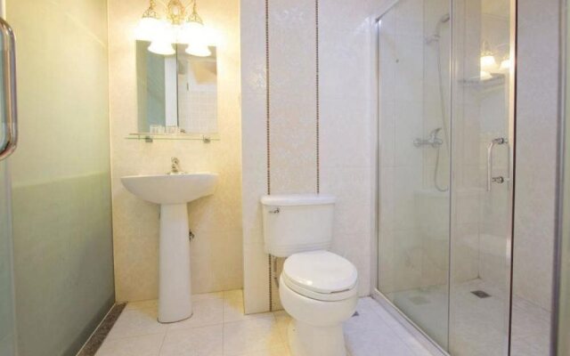 Golden Phoenix Apartment