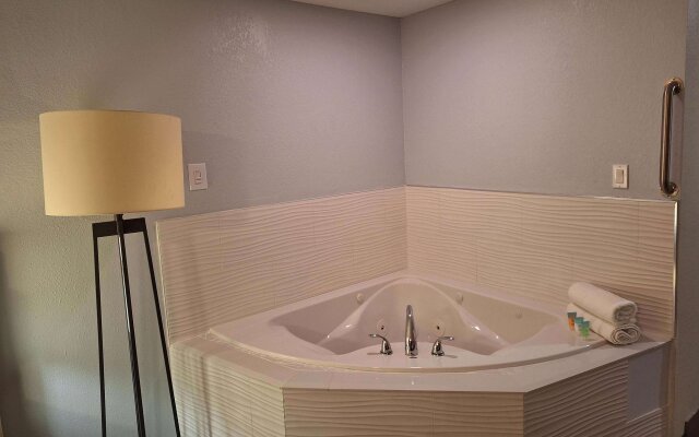 Travelodge by Wyndham Indianapolis Speedway