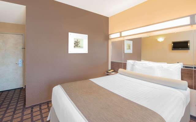 Microtel Inn & Suites by Wyndham Quincy Downtown/River Area