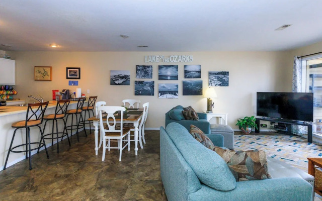 Pool Days & Water Fun Await: Lake Ozark Escape!