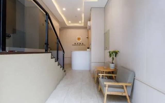 Shanghai Huafeng Hotel (Baolong Plaza Huijin Road Metro Station Branch)