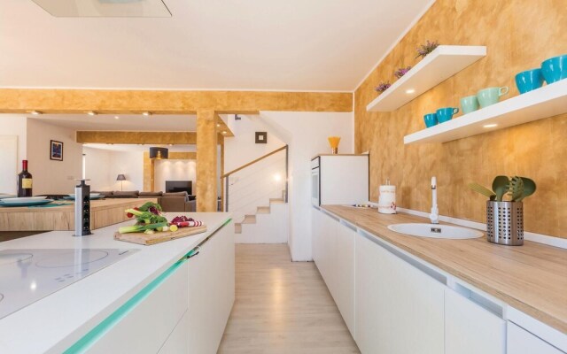 Nice Home in Lukovo with Hot Tub, WiFi & 4 Bedrooms