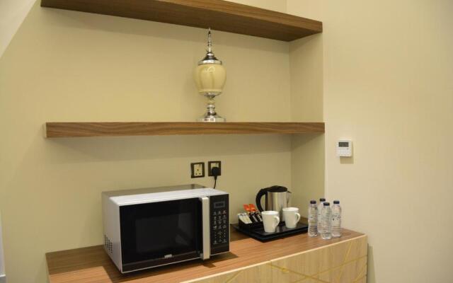 E1 Hotel