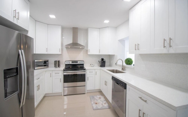 Like New Miami Springs Family Home