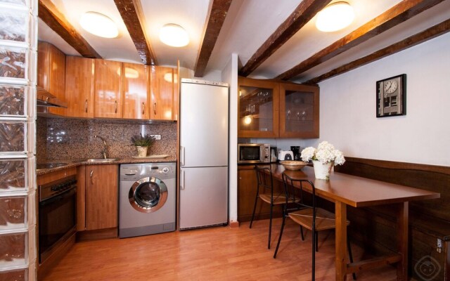 Rustic Poble Sec Apartment