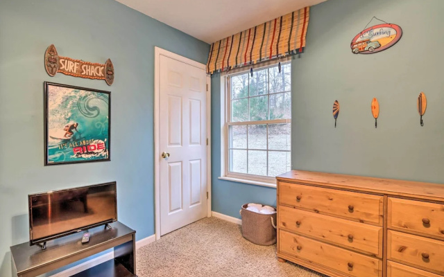 Deck, Lake Views! Group Getaway in Osage Beach