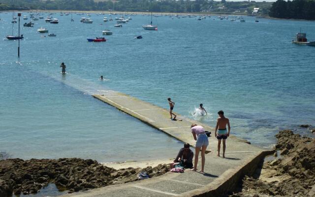 In Locquirec With 3 Bedrooms And 1 Bathrooms