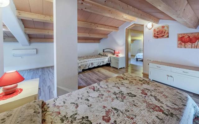 Stunning Home in Labin With 4 Bedrooms and Wifi