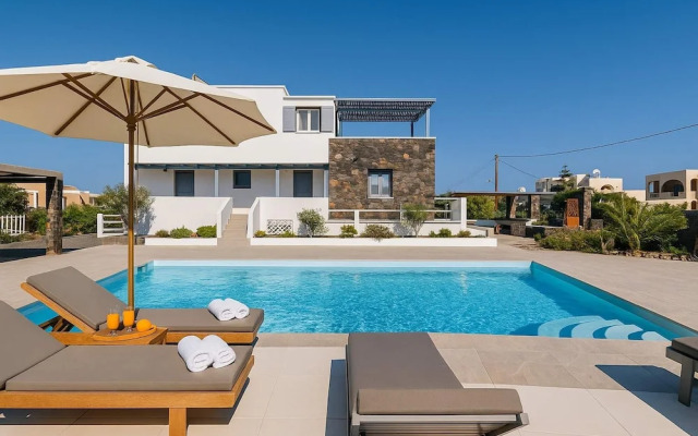 Golden Sunrise Suites - Santorini Family Suite