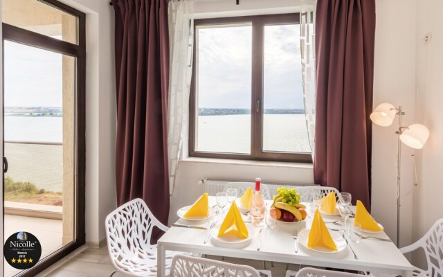 Deluxe Nicolle Solid Residence Mamaia